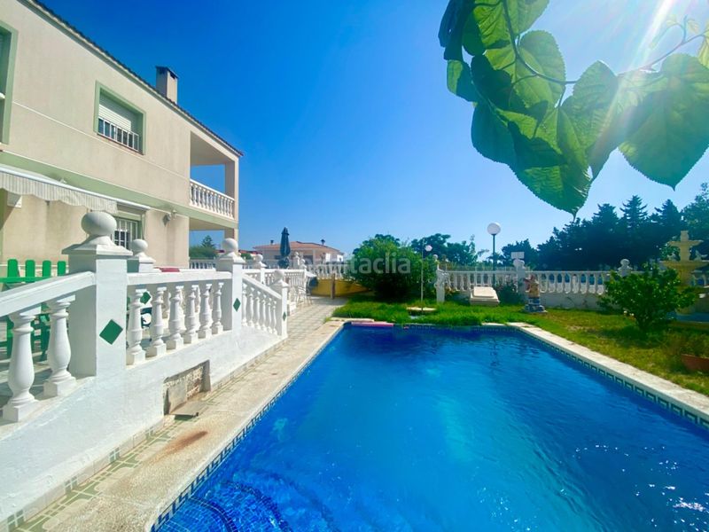 Foto b0c7df87-3346-48a5-90a2-912f723b8098. Xalet amb aparcament piscina a Alcanar