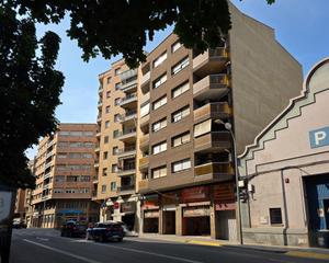 Local Comercial a Príncep de Viana-Clot-Xalets Humbert Torres. Amplio local junto estacion ave
