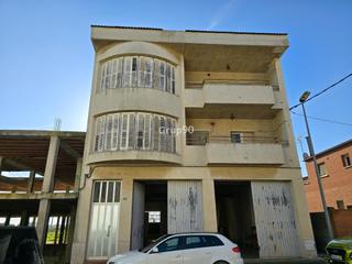 Casa a Alguaire. Oportunidad casa de 2 pisos con almacén