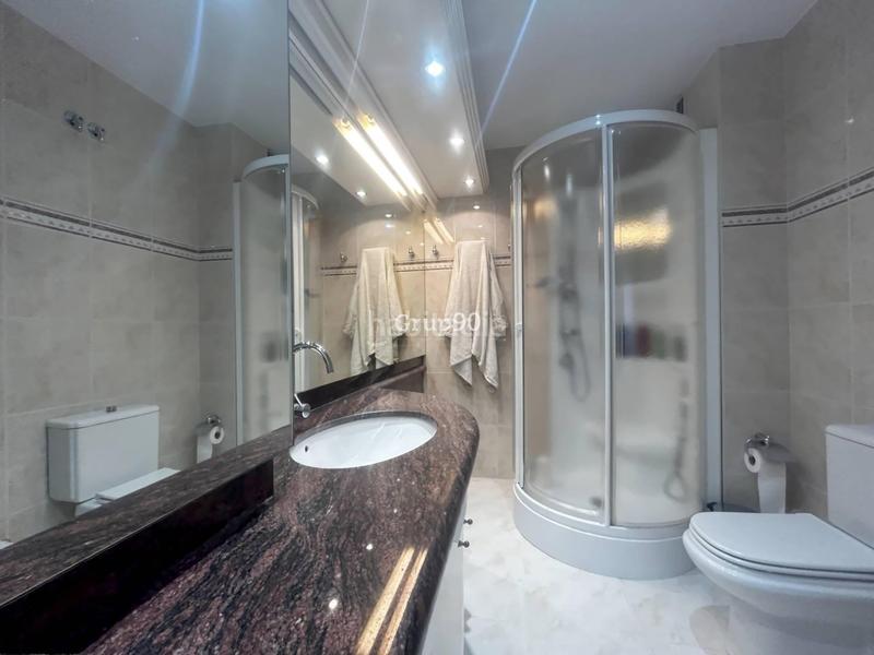 Foto 5ac35d2f-4f12-43fe-a4c8-d315af88e8be. Ático  con vistas panorámicas abiertas al horizonte, a pocos minutos del eix comercial! en Lleida