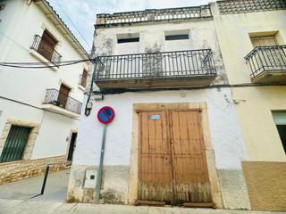 Casa a Santa Bàrbara. Casa esquinera para reformar en el centro del pueblo