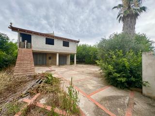 Mas à Jesús - Els Reguers. Finca con casa para terminar y nave en jesús
