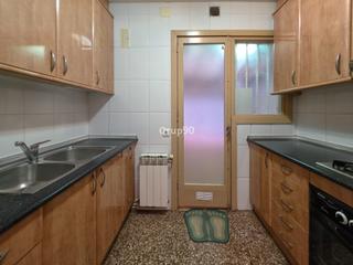 Etagenwohnung  Carrer girona. Piso de 3 habitaciones, listo para entrar a vivir y con excelent