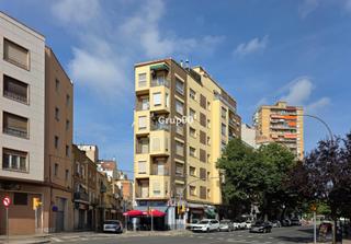 Appartement à Príncep de Viana-Clot-Xalets Humbert Torres. Piso amplio, reformado y listo para entrar a viviren la zona pla