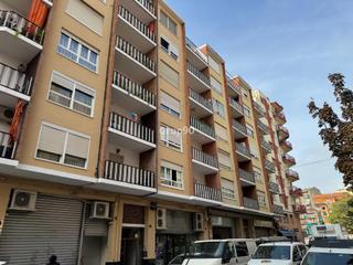 Etagenwohnung in Príncep de Viana-Clot-Xalets Humbert Torres. Piso exterior de 89 m2 en la zona de plaça europa