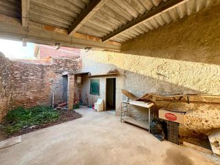 Maison à Santa Bàrbara. Casa de planta baja y piso con gran patio soleado