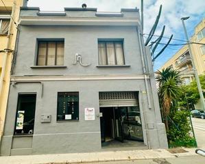 Casa a Ferreries. Casa con local y patio en ferreries