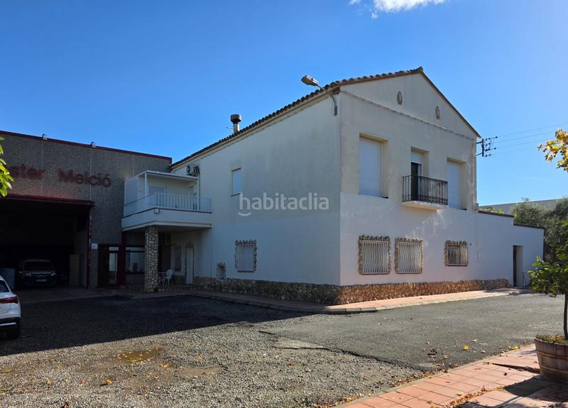 Foto 34f24255-d12f-491b-abf4-f7ba3a350a33. Casa amb aparcament a Almacelles