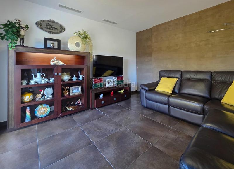 Foto d173fe04-2dda-437b-a980-6172884cc45f. Casa amb aparcament a Almacelles