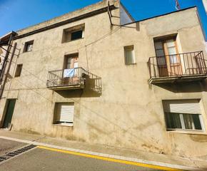 Maison à Godall. Preciosa casa de pueblo esquinera en godall
