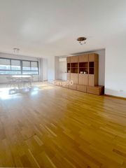 Appartement  Avenida el segre. Piso en venta en av. segre con piscina y vistas a la seu vella