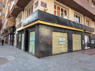 Rent Business premise in Príncep de Viana-Clot-Xalets Humbert Torres. Local comercial en alquiler en plaça ricard vinyes  lleida