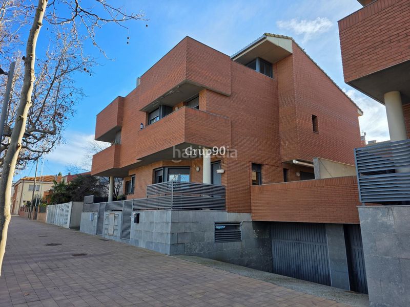 Foto bf463e1c-7eae-4a6a-ab10-28bbdd0d6460. Casa aparellada amb calefacció aparcament a Raimat Lleida