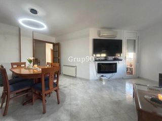 Piso  Calle jeroni pujades. Piso amplio y muy luminoso de 133 m2 en pardinyes  listo para en