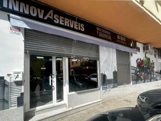 Local Comercial  Calle zamenhof. Local comercial esquinero con gran visibilidad