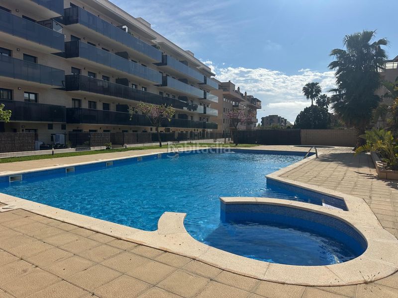 Foto 3c8ac70a-d15a-47a3-a839-4abe91a11b24. Pis amb piscina a Barenys Salou