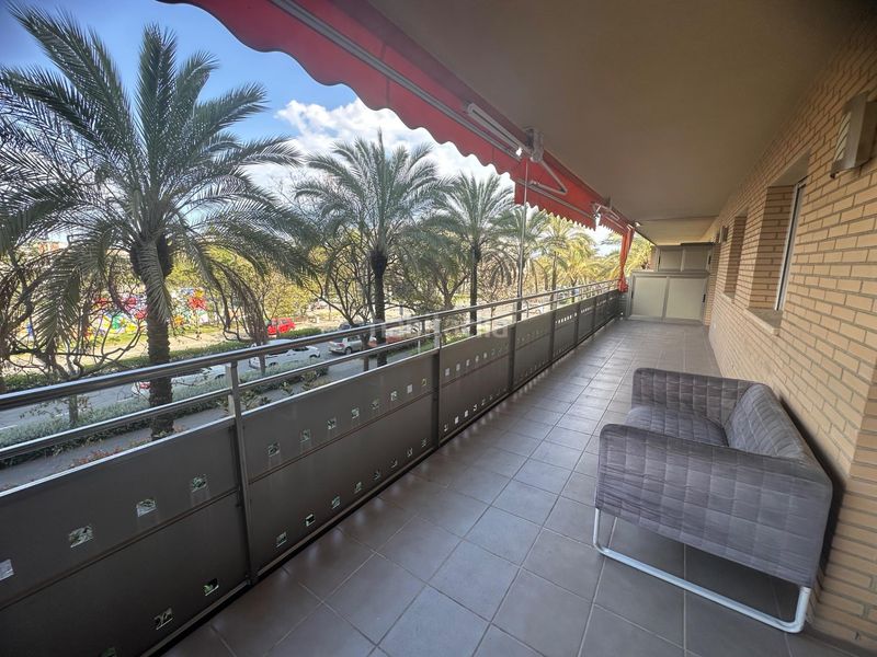 Foto 4900aca4-f6a9-452a-b900-8c00326a4bd2. Pis amb piscina a Barenys Salou