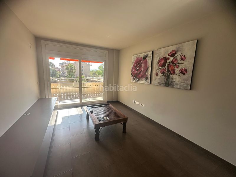 Foto f23179ae-f75b-4526-8277-4a23a6f1cb40. Pis amb piscina a Barenys Salou