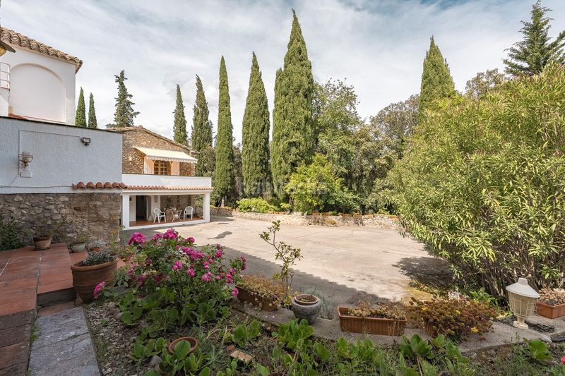 Foto f81731ff-1143-42af-8508-f2d1db0f5e75. Casa amb calefacció piscina a Cabanelles