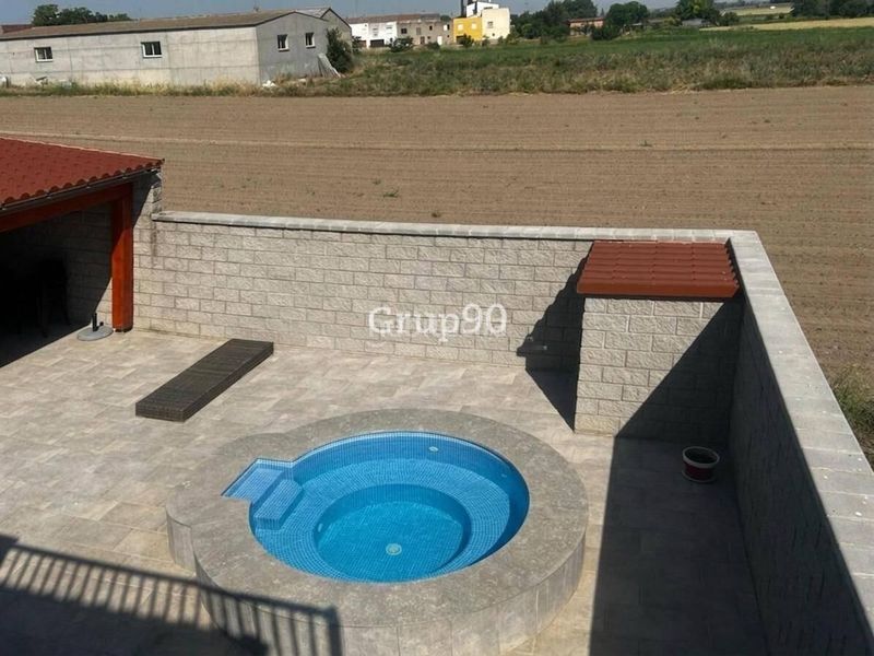 Foto b6aa7258-3c75-4e61-a42f-0faf265aa340. Casa amb calefacció aparcament piscina a Ivars d´Urgell