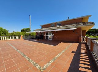 Chalet in Partides Rurals. Gran finca con xalet, nave y amplia parcela  múltiples posibilid