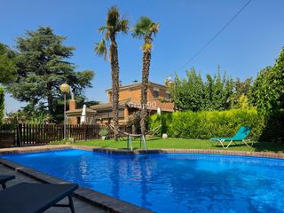 Chalet in Partides Rurals. Exclusivo chalet independiente con piscina y amplia parcela en l