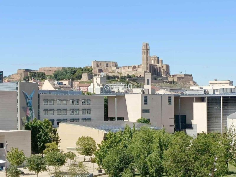 Foto f572aac1-da56-40fd-a88e-69dea845fce1. Edificio in Cappont Lleida