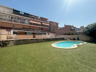 Apartament  Calle miquel aragones. Piso  párquing  trastero  vive junto al parc de laigua luz, pisc