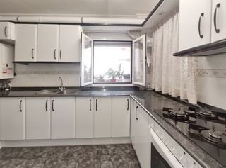 Appartement  Calle pius xii. Amplio piso de 3 dormitorios con parking