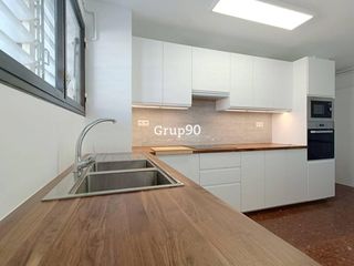 Etagenwohnung  Avenida catalunya. Gran piso de 6 habitaciones en el centro de lleida  av. cataluny