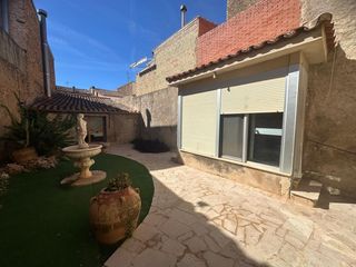Maison à Santa Bàrbara. Espectacular planta baja con jardín y bodega