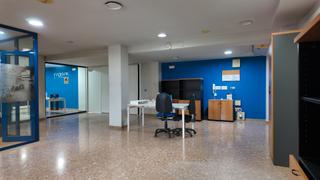 Rent Business premise  Carrer del cantó de castalia. Se alquila, inmejorable local-oficina en esquina, ideal empresas