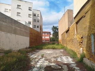 Wohngrundstck  Avinguda de l'alcora. Se vende, solar -posible cambio de obra nueva-, salida 2 calles