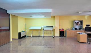 Ufficio  Carrer d'aparisi guijarro. Se vende entresuelo exterior, muy cercano a avenida dr. clara