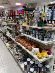 Traspàs Local Comercial  Carrer de les useres. Se traspasa tienda multiprecio - bazar
