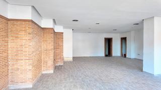 Lloguer Local Comercial  Avinguda de l'alcora. Se alquila, muy amplio bajo sobre avenida, en castelló