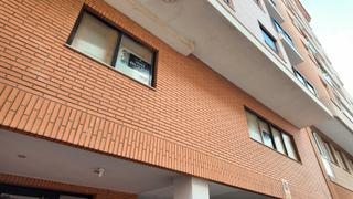 Local commercial  Calle río navia. Se vende, gran local-entresuelo con entrada privativa, muy ampli