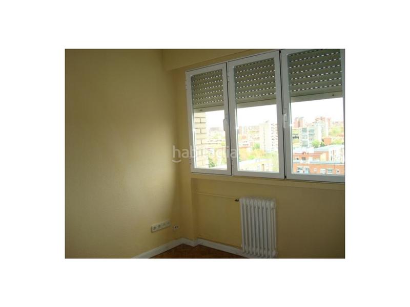 Foto 3ad04d13-a628-4195-b1cf-bf774595d057. Flat in calle de arroyo de Fontarrón 245 in Fontarrón Madrid