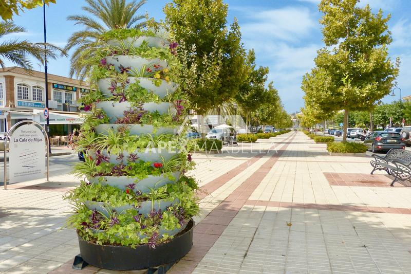 Foto fd054dfb-7d34-47ba-8d83-ce15d2790709. Casa aparellada a paseo mediterráneo 3 a la cala Mijas Mijas