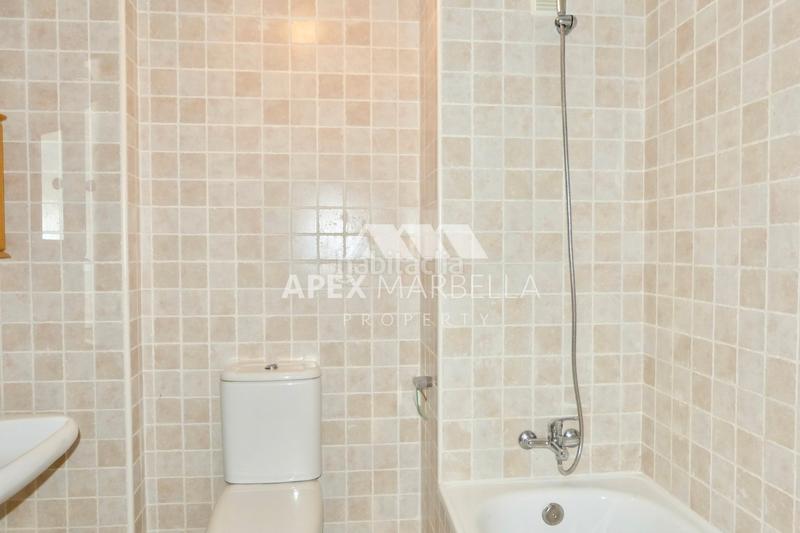 Foto 0a3bb678-a81b-40d1-8621-6757ac447ccb. Flat in calle tramo de unión 6 in reserva de Marbella Marbella