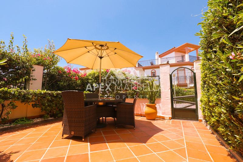 Foto 63f55839-e92e-4890-afc6-6067f17c5c8f. Maison jumelée dans calle fresno 1 dans Cabopino - Artola Marbella
