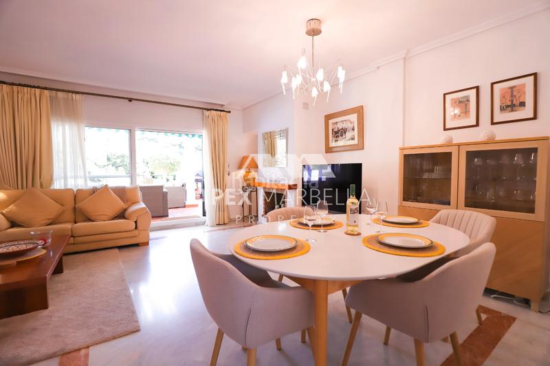 Foto 864b8bd5-f0ed-41fe-918e-e0ccde859206. Maison jumelée dans calle fresno 1 dans Cabopino - Artola Marbella