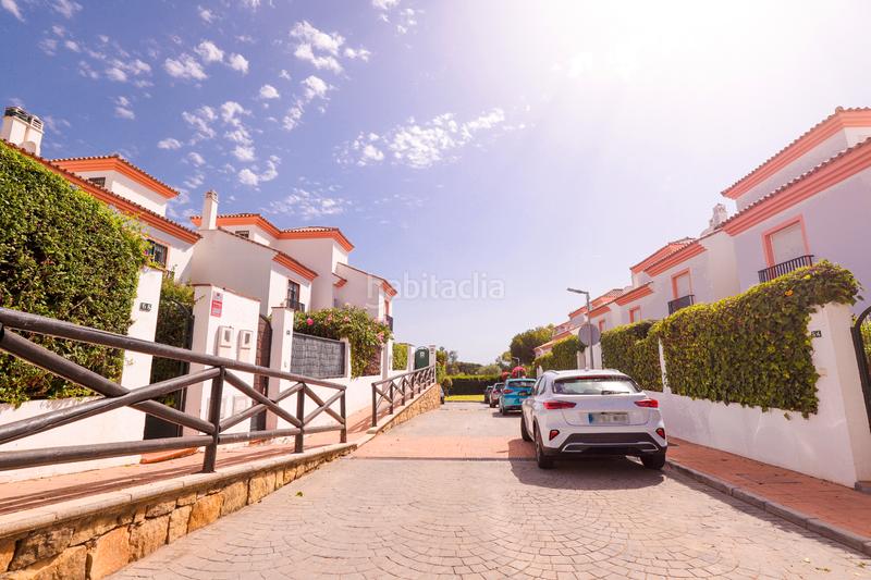 Foto cd58e4b8-240c-496b-9c98-3addabdb9cdc. Maison jumelée dans calle fresno 1 dans Cabopino - Artola Marbella