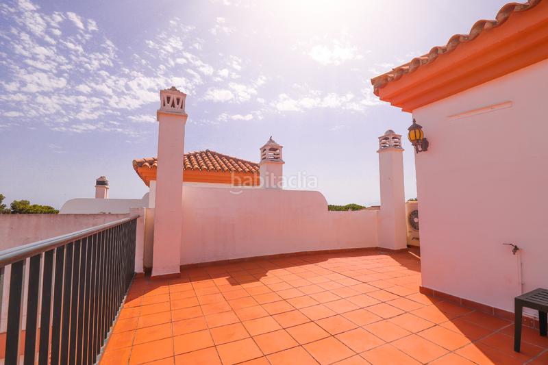 Foto df35fd70-cdbe-49a7-a701-afc843a51f5a. Maison jumelée dans calle fresno 1 dans Cabopino - Artola Marbella