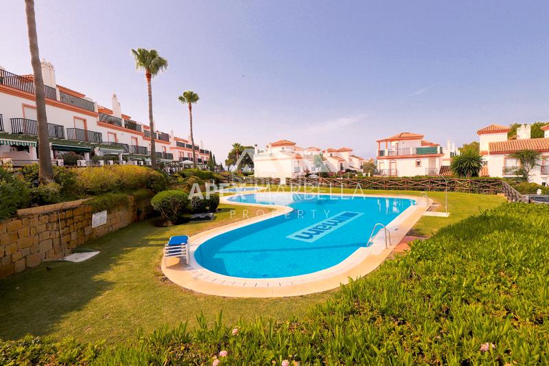 Foto e34d51ab-953a-4f43-a72a-1cfe90d54700. Maison jumelée dans calle fresno 1 dans Cabopino - Artola Marbella