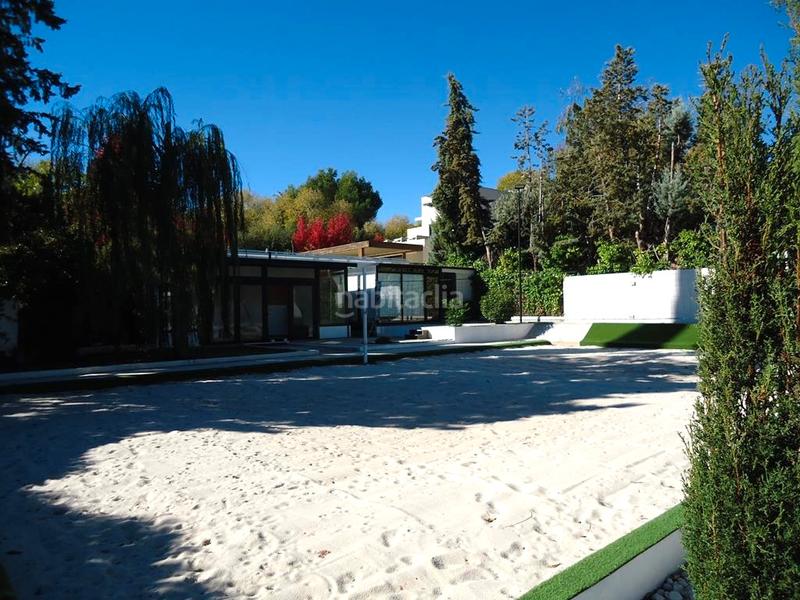 Foto 7e6c2b1e-551e-4324-87df-3f5815e124e9. Xalet amb piscina a urbanización La Moraleja La Moraleja