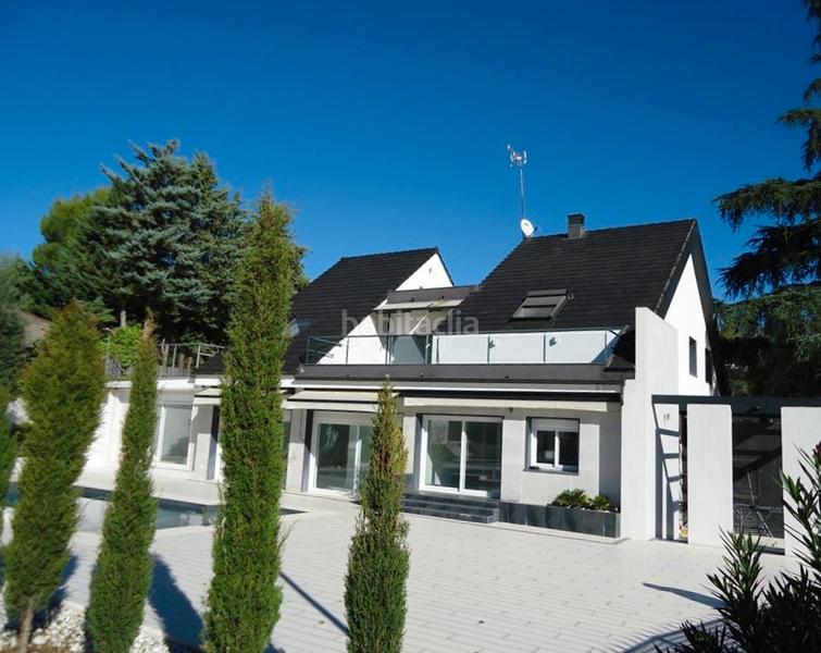 Foto 8f8decee-4057-417a-8f1c-c88852fa52d0. Xalet amb piscina a urbanización La Moraleja La Moraleja