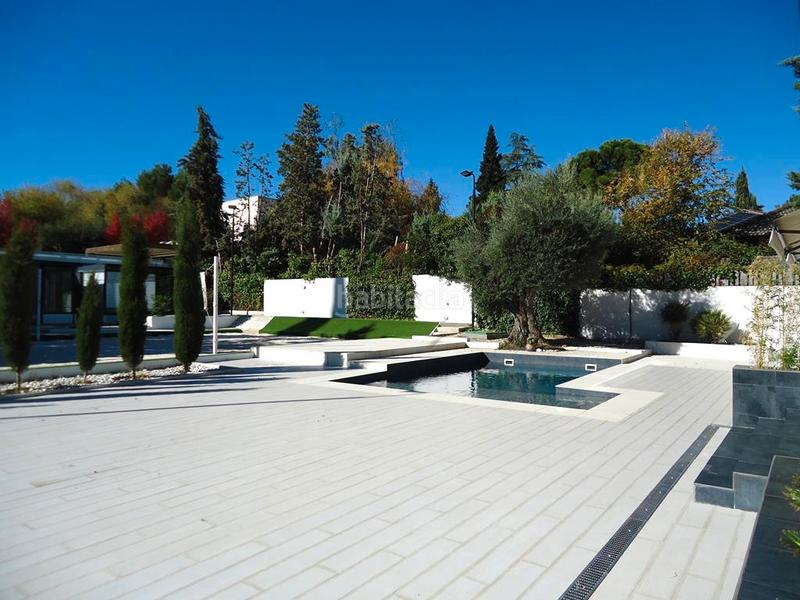 Foto 98066da8-32b4-47f3-931f-3c491658836e. Xalet amb piscina a urbanización La Moraleja La Moraleja