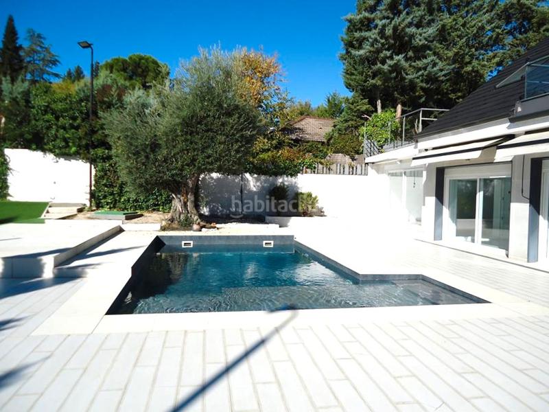 Foto b4275c81-6741-4661-aefd-a5e17ea5c482. Xalet amb piscina a urbanización La Moraleja La Moraleja