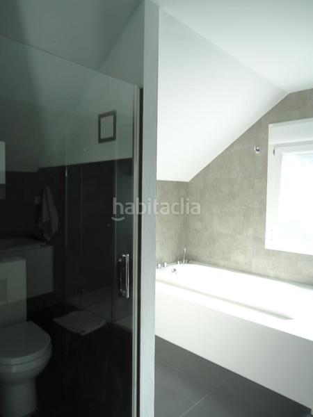 Foto b648daab-d43c-4145-bbdd-7de24355fb5e. Xalet amb piscina a urbanización La Moraleja La Moraleja